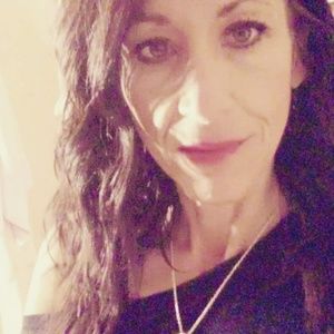 Meet your Posher, Debbra